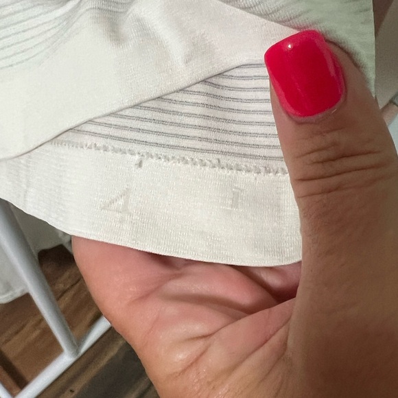 LULULEMON Long Sleeve Swiftly Tech 2.0 - 4 - Picture 9 of 9